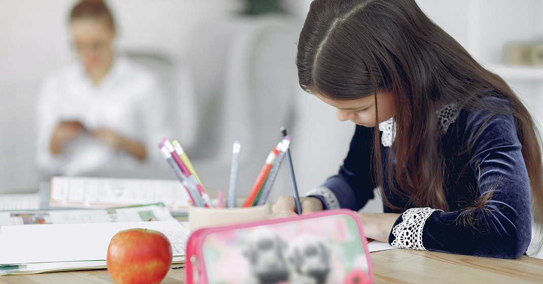 Symbolbild_Kind in Schule